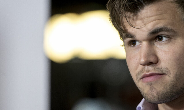 Carlsen truer med å droppe VM